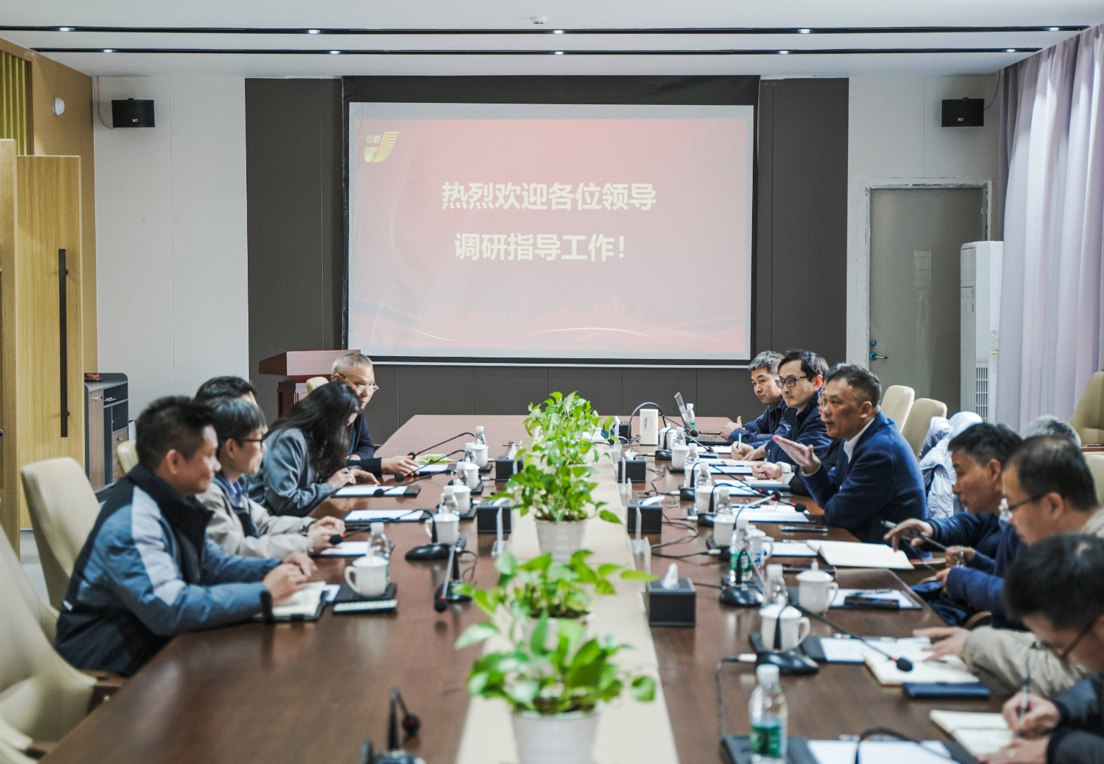 座談會現(xiàn)場圖.jpg